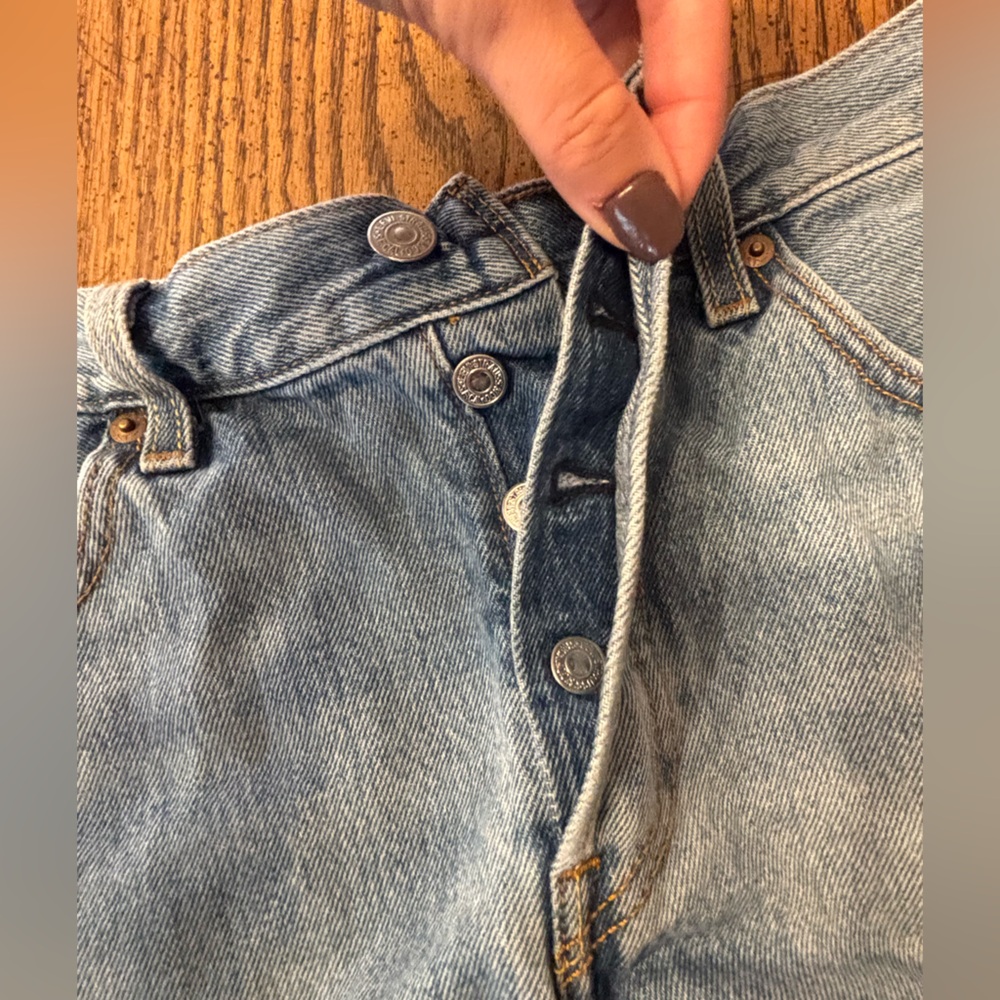 Levi’s women’s denim short W30 - Picture 3 of 15